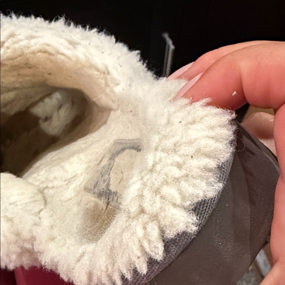 Ugg Cozy Gray and Cream Slippers hard bottom sz 8 1/2 wool shoes sweater - Picture 7 of 8